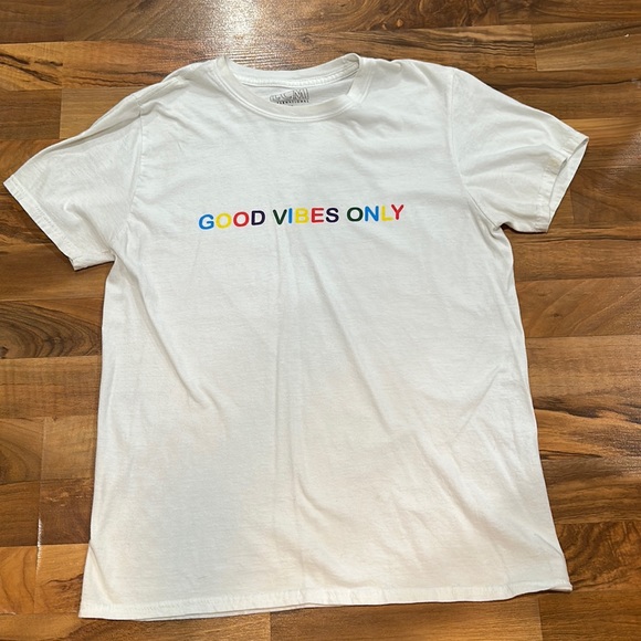 GOOD VIBES ONLY rainbow writing tshirt - Picture 1 of 2